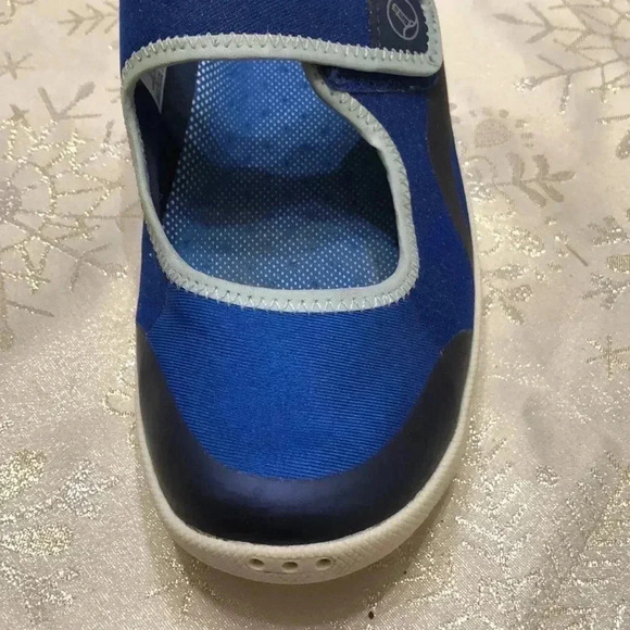 Lands End women’s boat shoes with Velcro strap - Picture 2 of 8